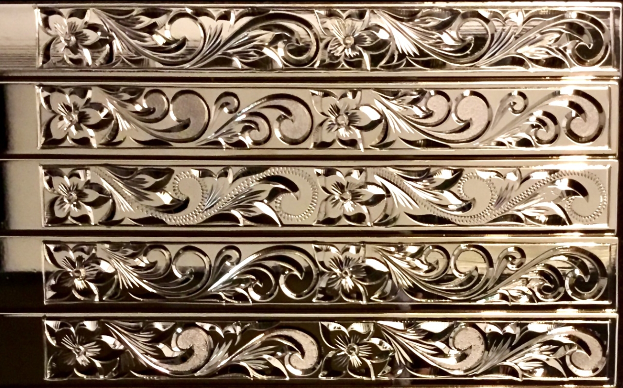 曲線で語る美学──WAIOLIが描くハワイアンジュエリーデザインの魅力